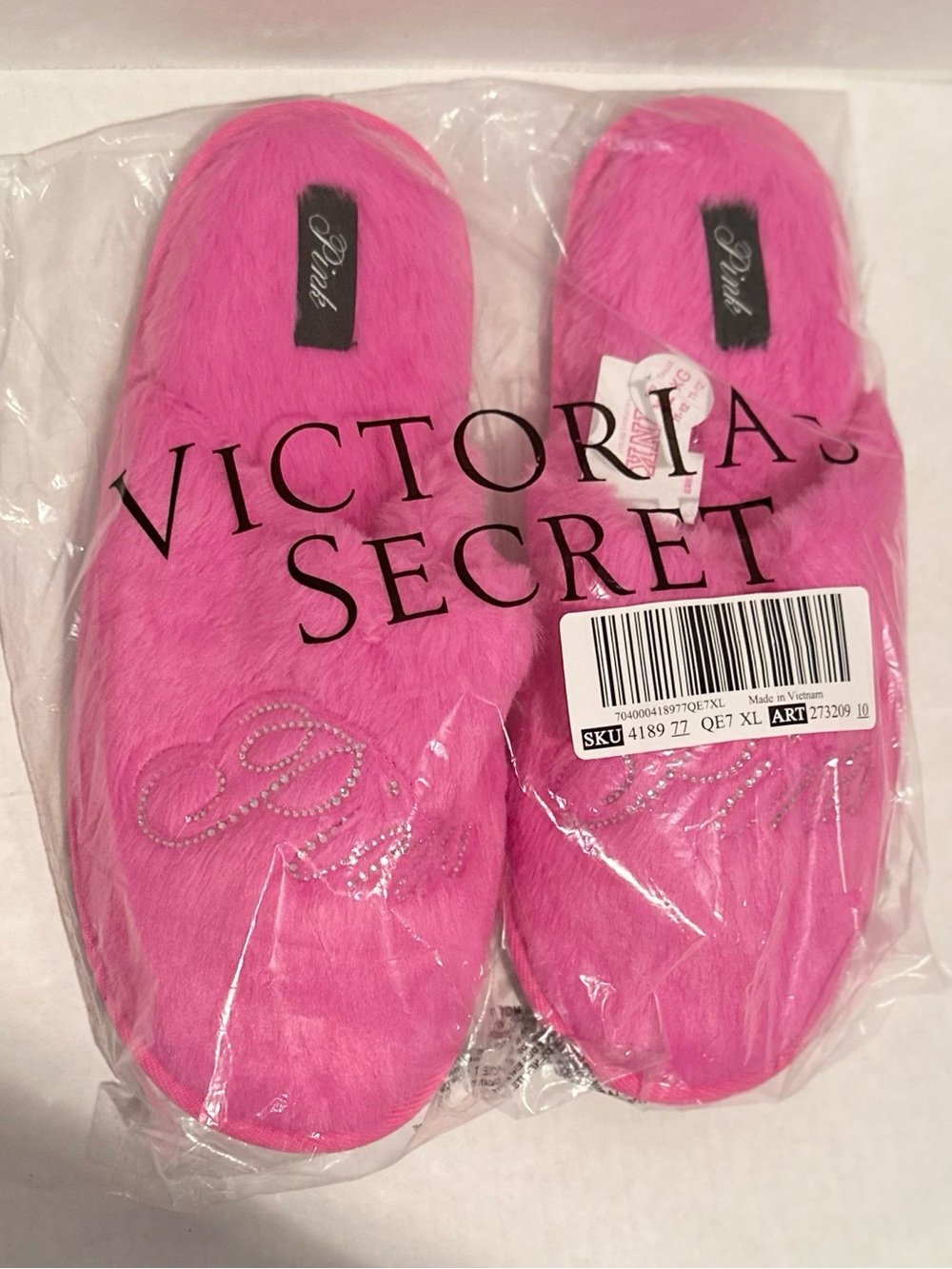 VS PINK NWT Pink Berry Faux-Fur Closed-Toe Slippers